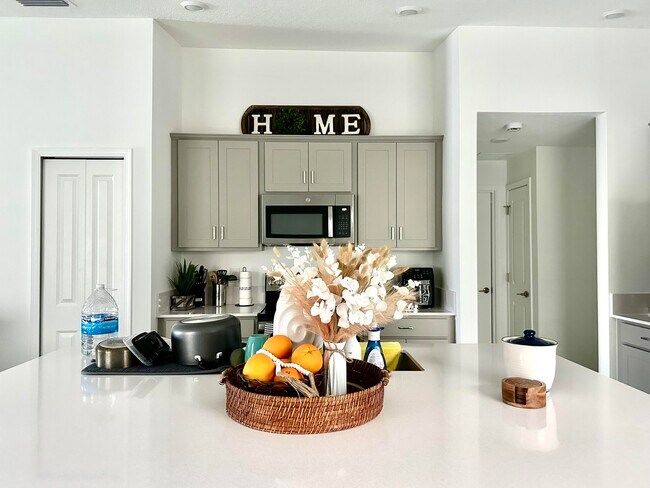 Foto del edificio - 682 Papillon St SW