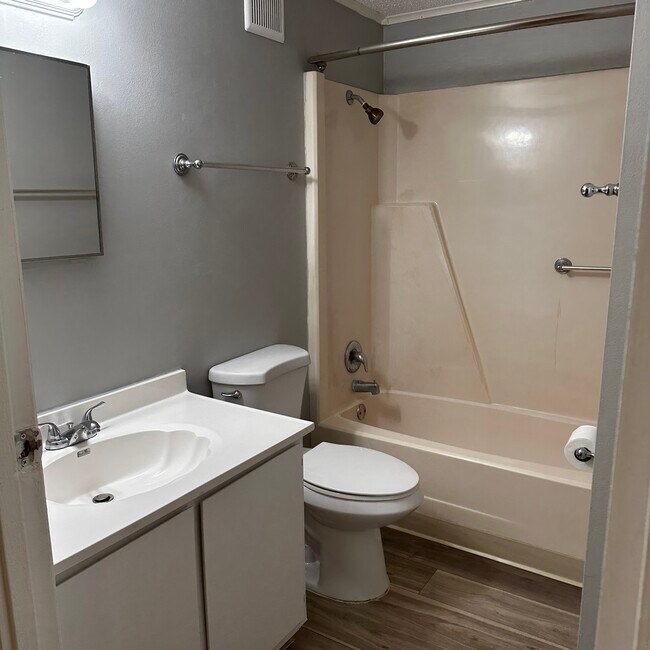 Foto del edificio - 590 7th Pl