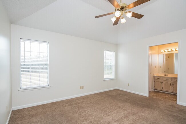 Foto del edificio - 6940 Brady Hill Dr