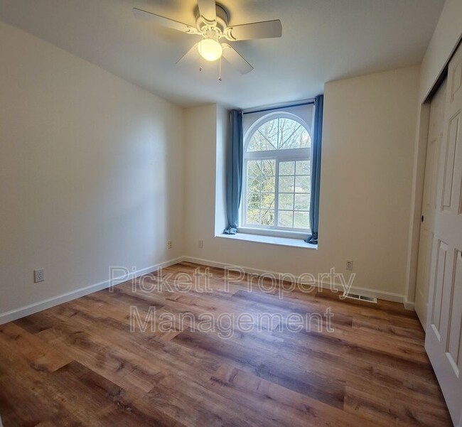 Foto del edificio - 18845 NE Meadow Run Dr