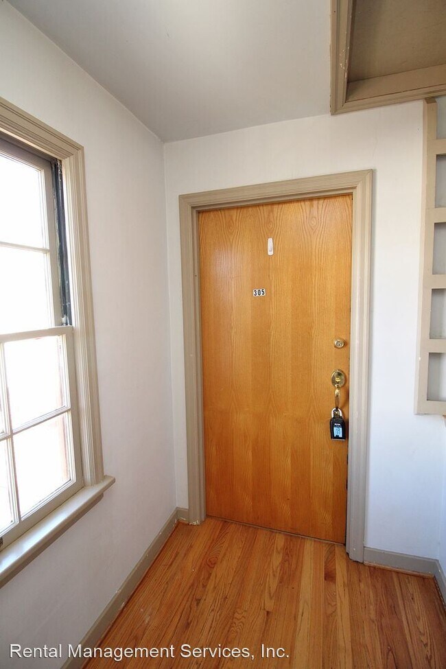 Building Photo - 1 br, 1 bath House - 5400 NE 30th Ave #305
