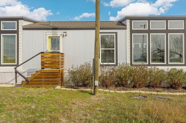 Building Photo - 307 Lnb St