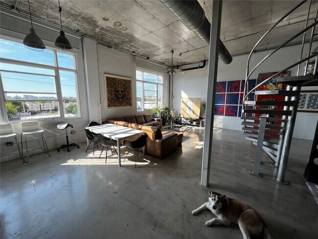 Building Photo - 250 NW 23rd St
