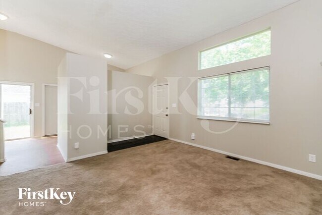 Foto del edificio - 617 Woods Crossing Ln