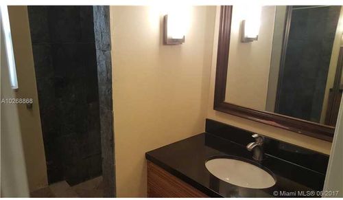 Foto del edificio - 811 NW 29th Ct