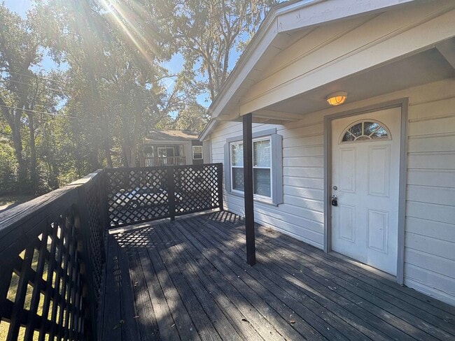 Building Photo - 1530 Live Oak Dr