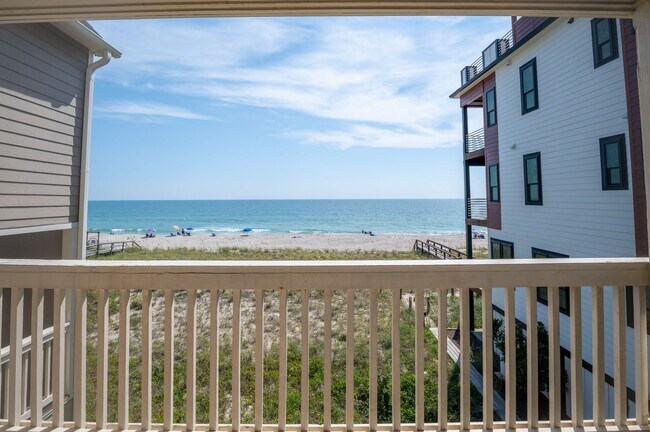Foto del edificio - OFF-SEASON FURNISHED MONTHLY RENTAL STARTI...