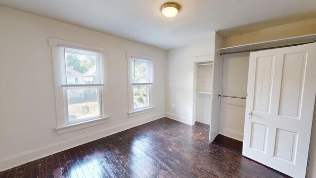 Foto del edificio - 46-48 West Blake Avenue