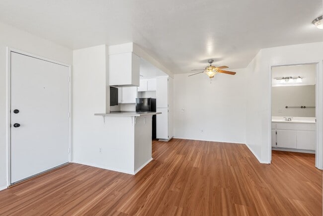 Building Photo - 215 Woodland Pky