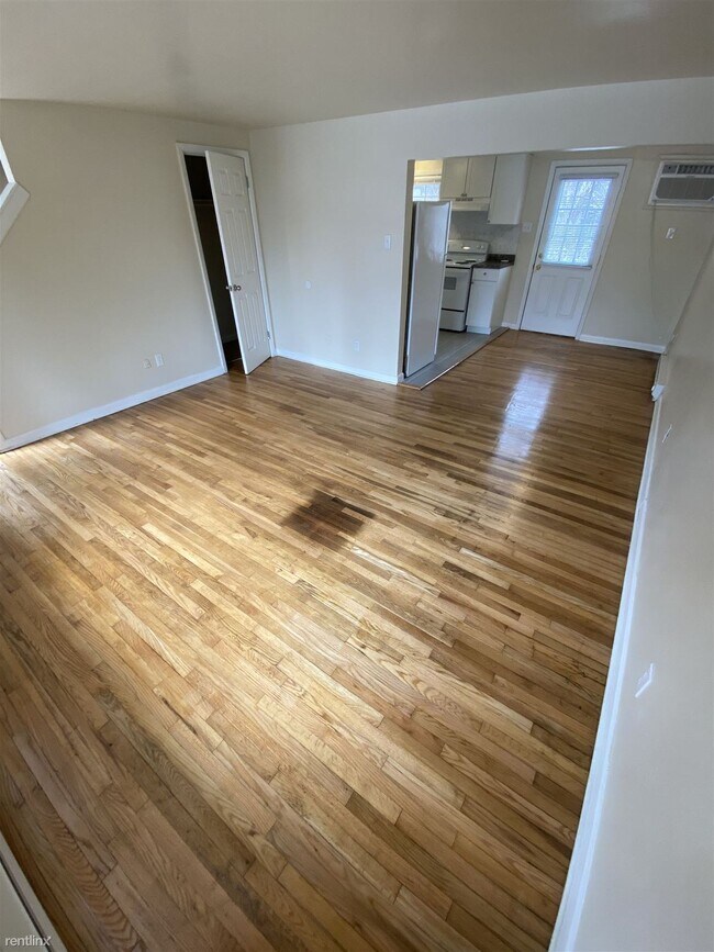 Foto del edificio - 2 br, 1 bath Townhome - 2010 Redman Rd 1