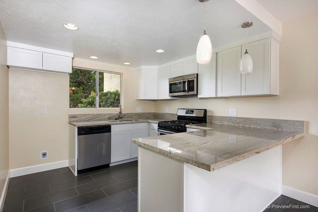 Kitchen (Fridge Included) - 624 Bel Air Dr W