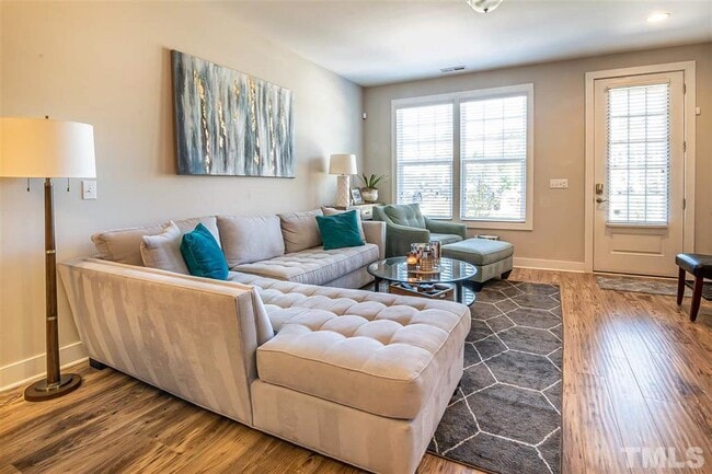 Foto del edificio - 2800 Bedford Green Dr