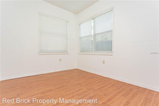 Building Photo - 3 br, 1 bath House - 1725 NE Lambright Street