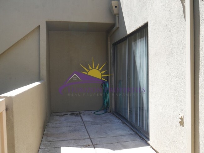 Building Photo - 1 Bed 1 Bath 682 sq ft. Condo in Foothill Farms