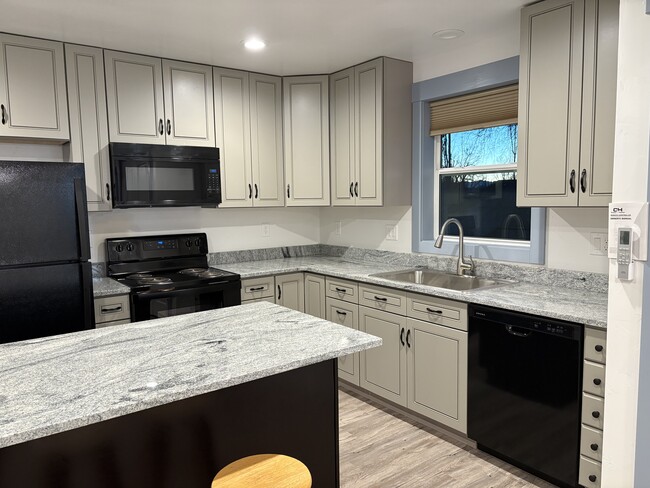 Building Photo - 621 4th St