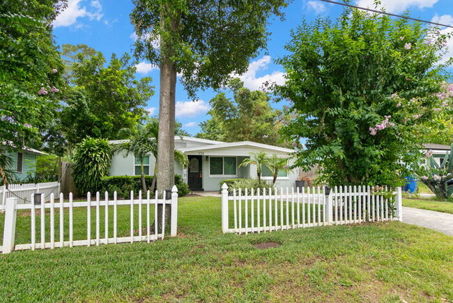 Building Photo - Beautiful Home For Rent in St Petersburg W...