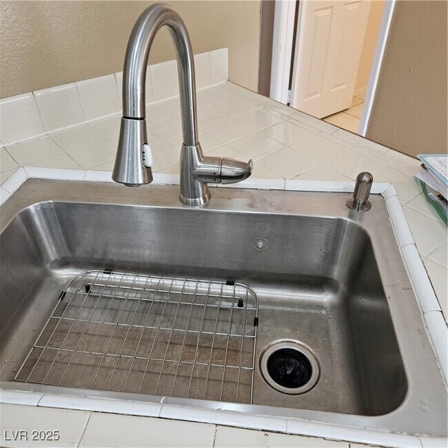 Foto del edificio - 9516 Wooden Pier Way