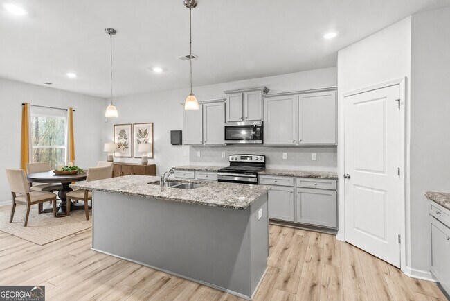 Building Photo - 328 Orchid Dr