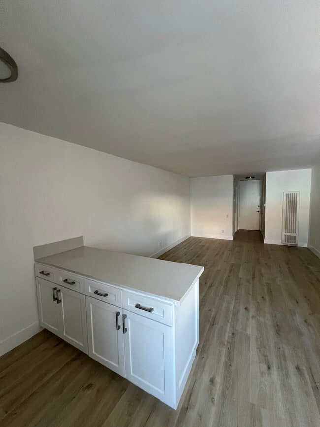 Building Photo - 1101 Ocean Front Walk