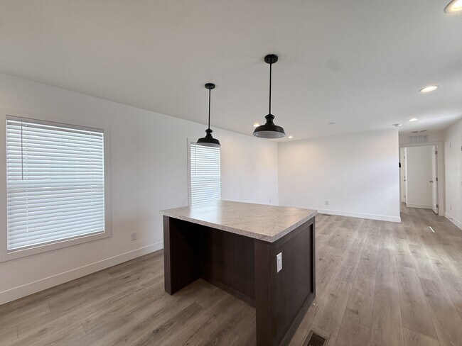 Foto del edificio - 2060 N Center St