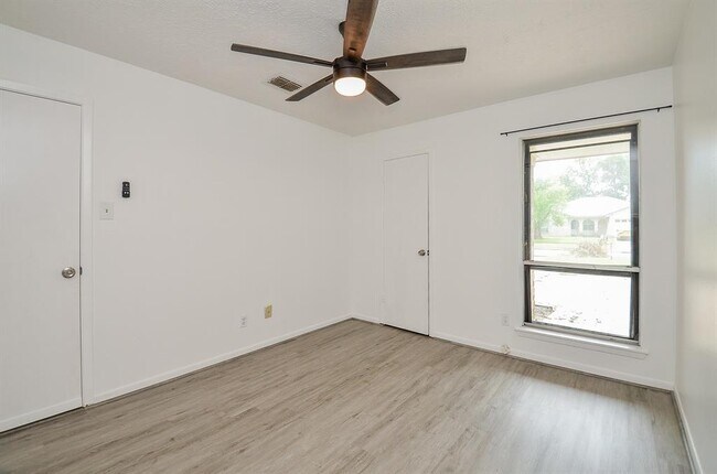 Building Photo - 12266 Huntington Venture Dr