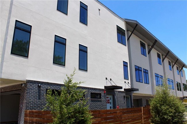 Foto del edificio - 1902 Moser Ave