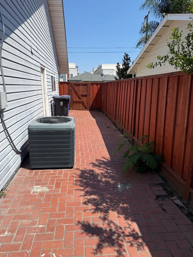 Building Photo - $3,700 / 4 BR - Comfortable 3-Bedroom Fremont Rental in Prime East Bay Location!