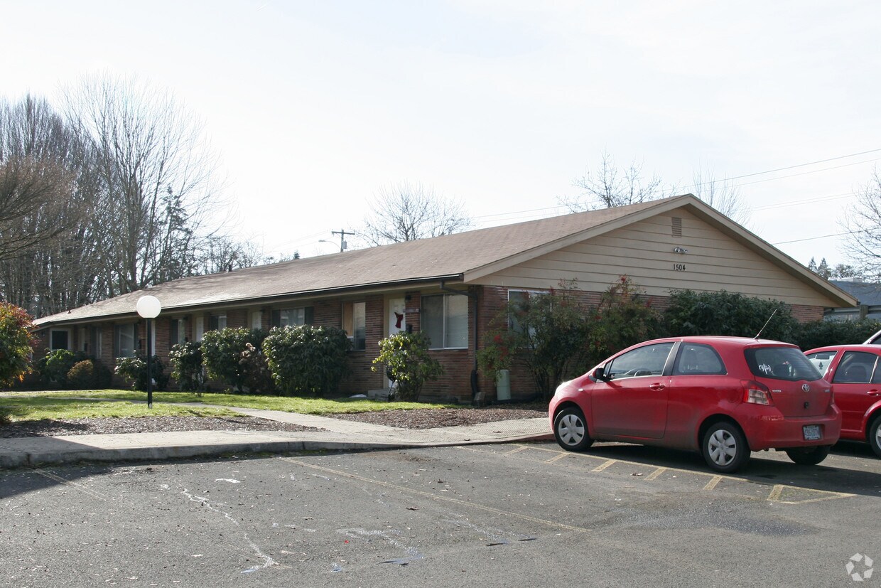 Primary Photo - Forest Terrace