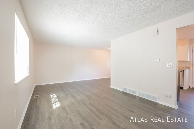 Building Photo - GET $500 OFF RENT IF MOVED IN BY 11/30/202...