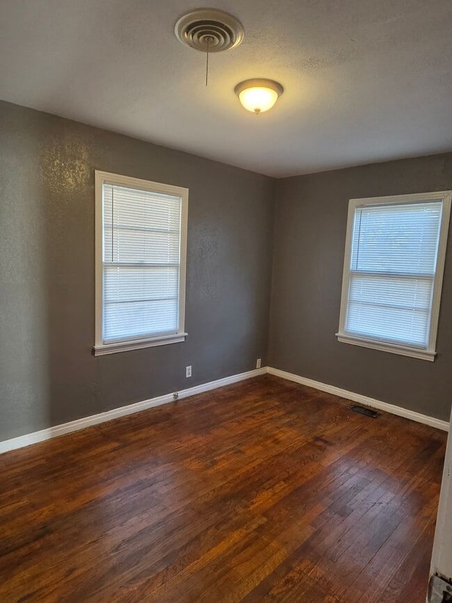 Building Photo - 1611 N Marrs St