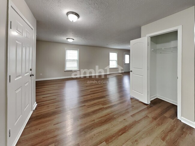 Building Photo - 2364 Blackthorn Dr