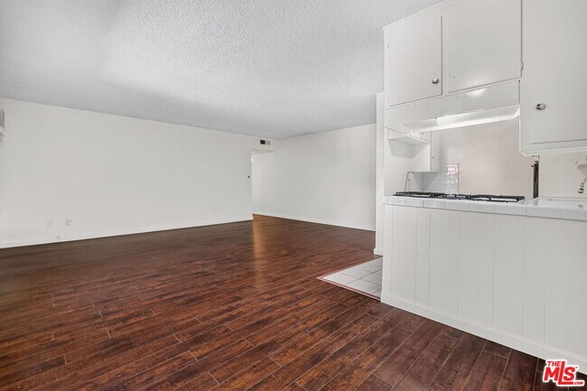 Foto del edificio - 15540 Moorpark St