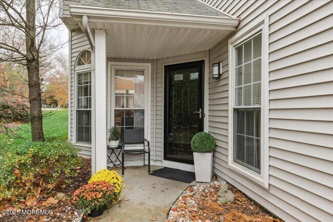 Foto del edificio - 292 Daisy Dr