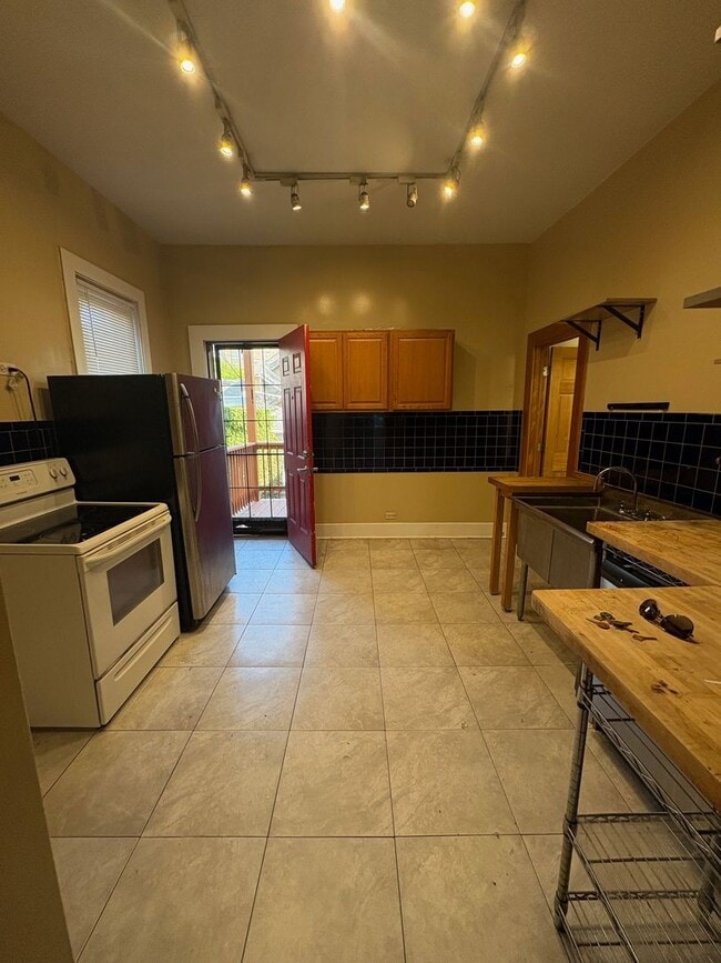 Foto del edificio - 1154 W 18th St