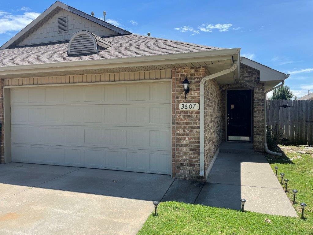 Primary Photo - 3607 Vanguard Dr