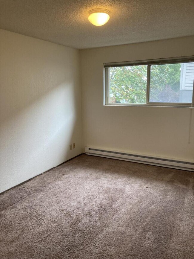 Building Photo - 2 bedroom in Seattle WA 98105