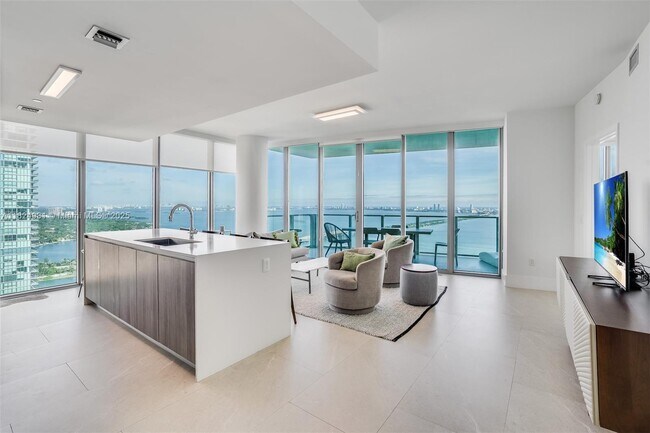 Foto del edificio - 2900 NE 7th Ave