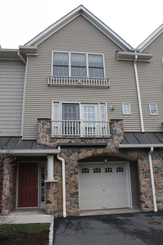 Primary Photo - 245 River Rd