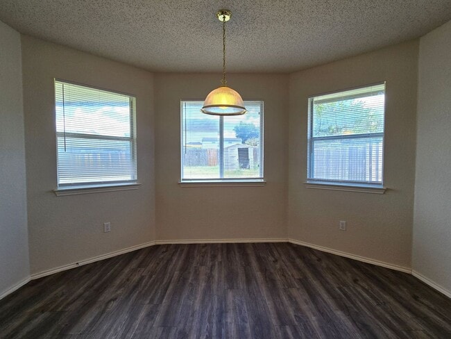 Foto del edificio - HUD/SECTION 8 ACCEPTED - AVAILABLE NOW!