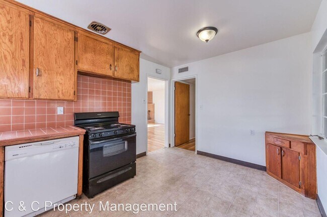 Building Photo - 3 br, 1 bath House - 3542 N. Orchard St