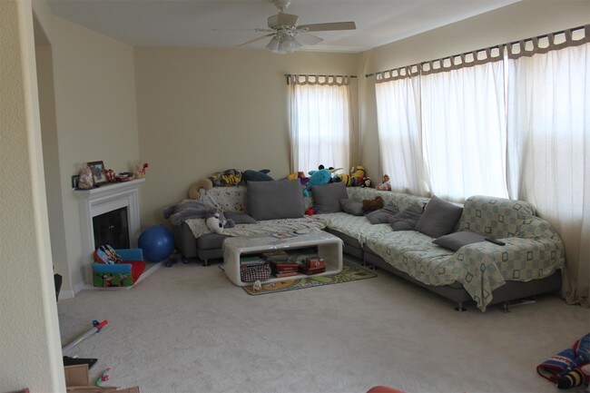 Foto del edificio - 16930 Silver Crest Dr