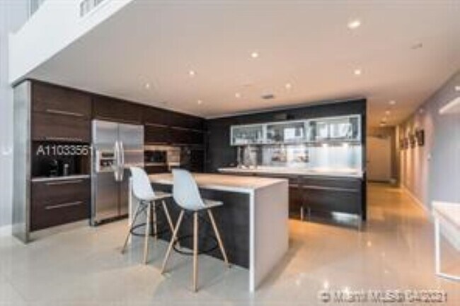 Building Photo - 6000 Collins Ave