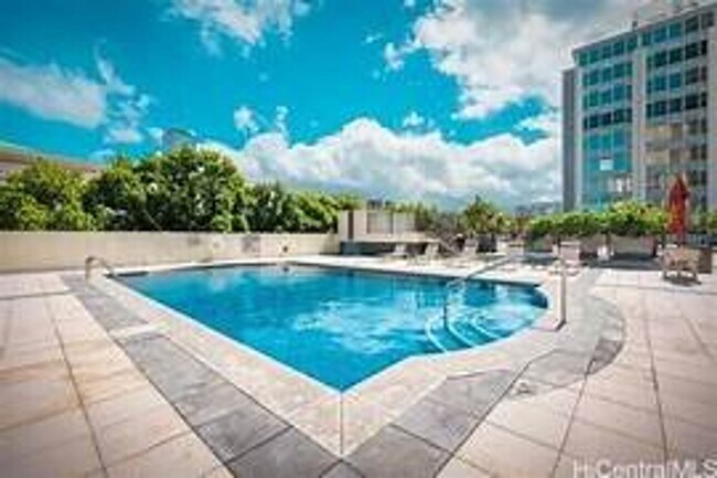 Foto del edificio - Experience Tranquil Condo Living at the Edge of Waikiki