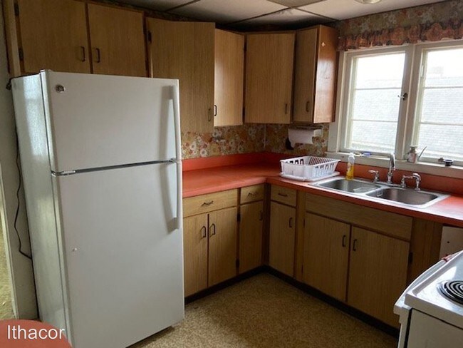 Building Photo - 4 br, 3 bath House - 15 Monroe Heights