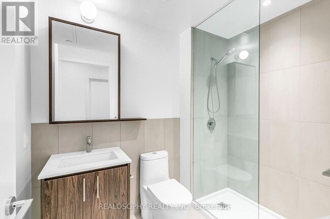 Photo du bâtiment - 115 Larchmount Ave