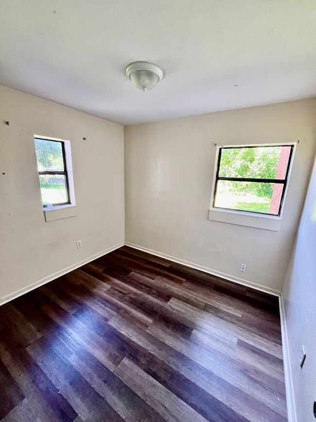 Building Photo - *Large 3BR/1BA Lakeland Home*