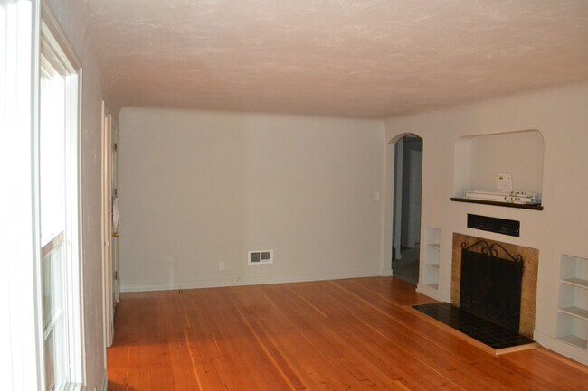 Building Photo - East 20th &amp; Onyx Alley