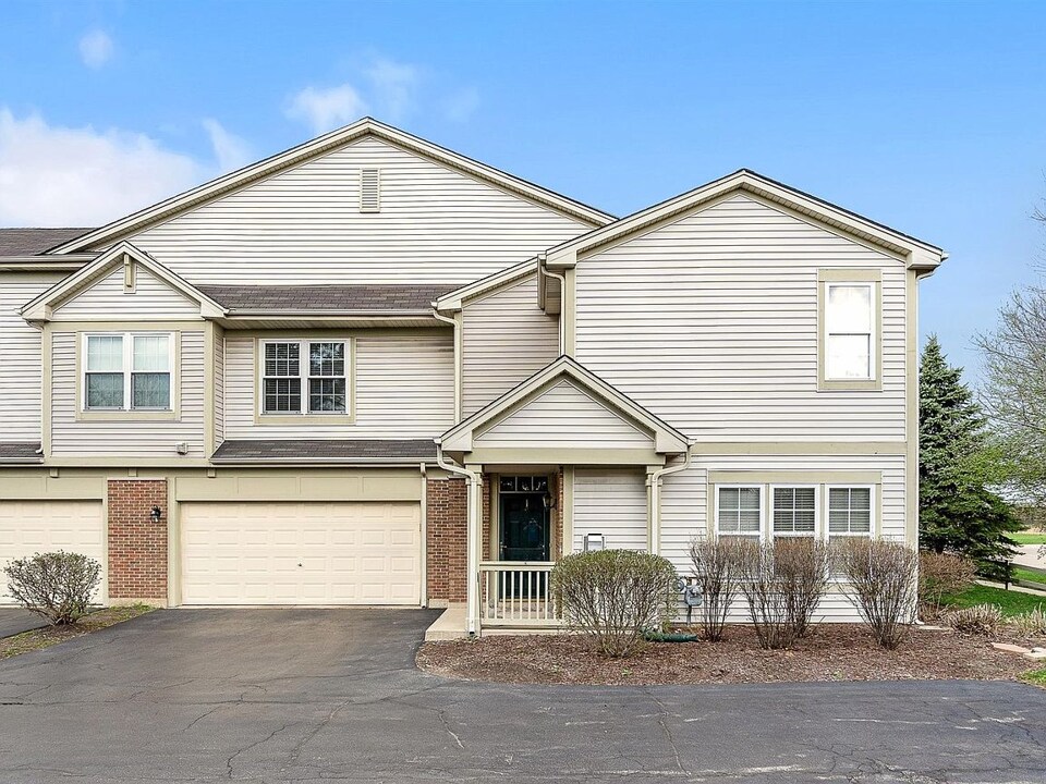2123 Vanderbilt Dr Unit 0, Geneva, IL 60134 Condo for Rent in Geneva, IL