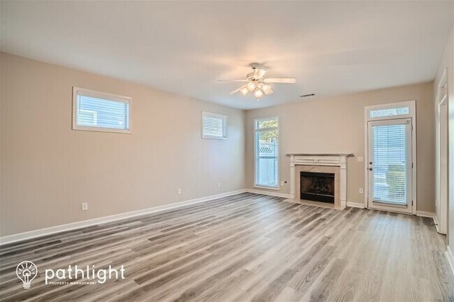 Foto del edificio - 656 Pringle Drive, Suwanee, GA, 30024