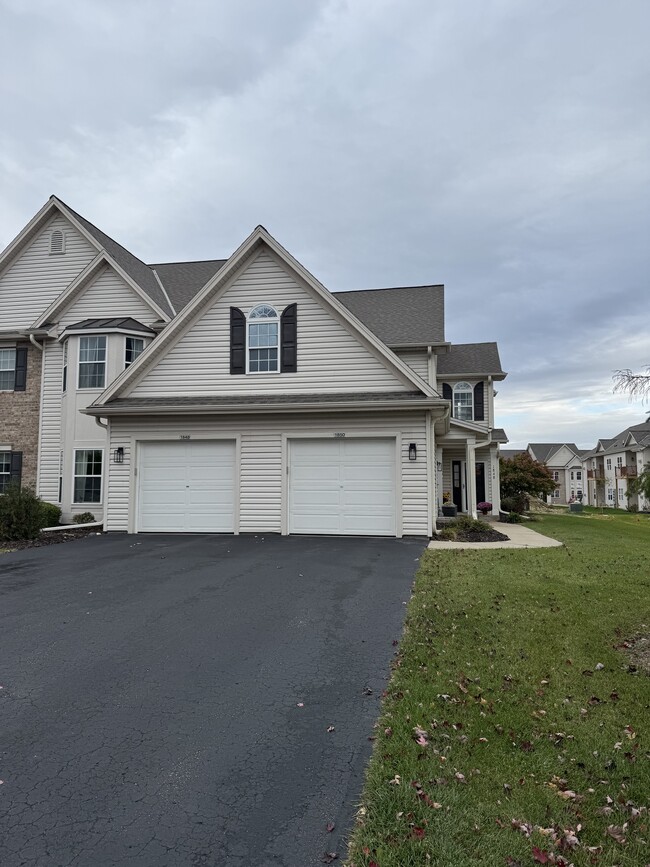 Building Photo - 1850 Stoney Ln